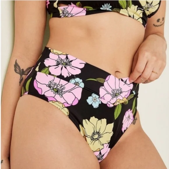 Victoria's Secret Floral Bikini Top & Botton Set - Picture 14 of 15